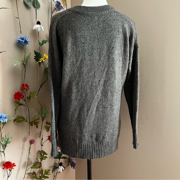 Madewell Donegal Bartlett V-Neck Pullover Sweater in Coziest Yarn Wool Blend - Picture 5 of 9